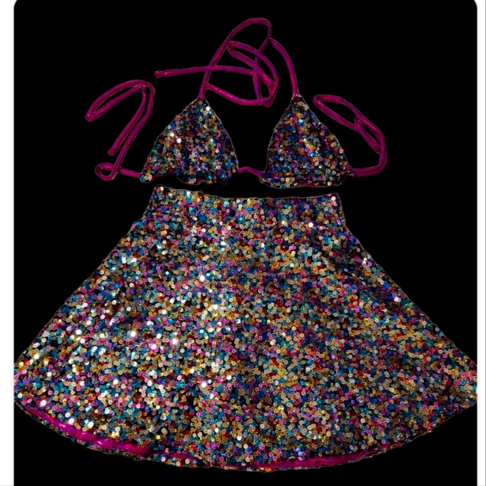 SUPER FUN SEQUIN BIKINI TOP W/MATCHING SEQUIN SKATER SKIRT. MetallicPINK/PURPLE